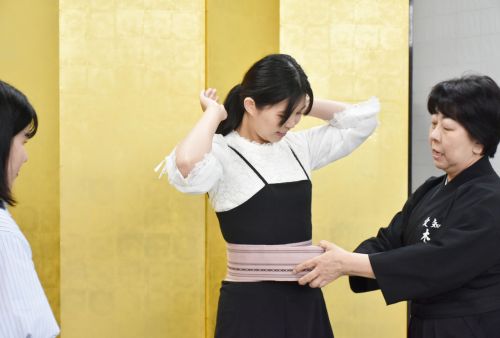 Can I Use the Restroom While Wearing a Kimono? 着物のままお手洗いに行けますか?