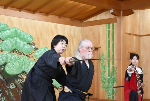 Feel Refreshed in Mind and Body—Through the Sword 居合でシャキッと健康体験